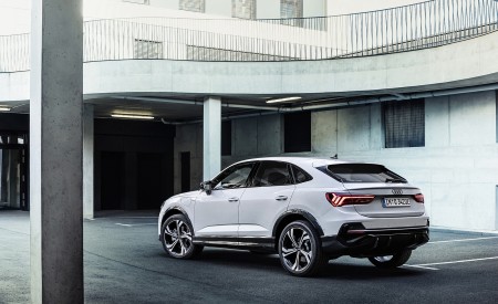 2021 Audi Q3 Sportback TFSI e Plug-In Hybrid (Color: Glacier White) Rear Three-Quarter Wallpapers 450x275 (108)