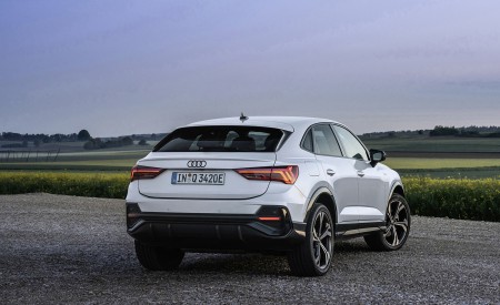 2021 Audi Q3 Sportback TFSI e Plug-In Hybrid (Color: Glacier White) Rear Three-Quarter Wallpapers 450x275 (96)