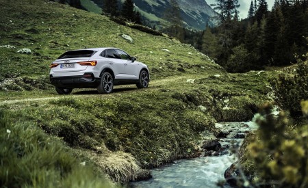 2021 Audi Q3 Sportback TFSI e Plug-In Hybrid (Color: Glacier White) Rear Three-Quarter Wallpapers 450x275 (91)