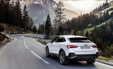 2021 Audi Q3 Sportback TFSI e Plug-In Hybrid (Color: Glacier White) Rear Three-Quarter Wallpapers 450x275 (87)