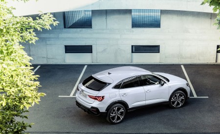 2021 Audi Q3 Sportback TFSI e Plug-In Hybrid (Color: Glacier White) Top Wallpapers 450x275 (105)