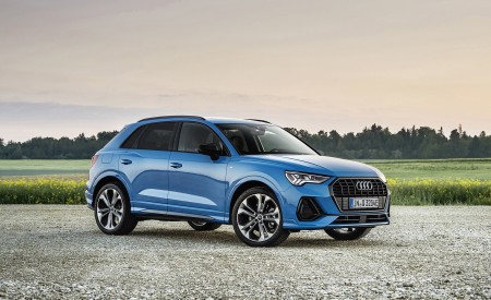 2021 Audi Q3 TFSI e Plug-In Hybrid (Color: Turbo Blue) Front Three-Quarter Wallpapers 450x275 (79)