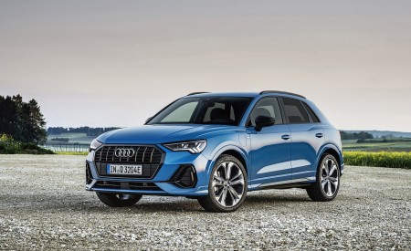 2021 Audi Q3 TFSI e Plug-In Hybrid (Color: Turbo Blue) Front Three-Quarter Wallpapers 450x275 (80)
