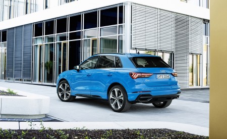 2021 Audi Q3 TFSI e Plug-In Hybrid (Color: Turbo Blue) Rear Three-Quarter Wallpapers 450x275 (92)