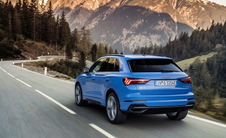 2021 Audi Q3 TFSI e Plug-In Hybrid (Color: Turbo Blue) Rear Three-Quarter Wallpapers 450x275 (78)