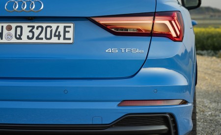 2021 Audi Q3 TFSI e Plug-In Hybrid (Color: Turbo Blue) Tail Light Wallpapers 450x275 (100)
