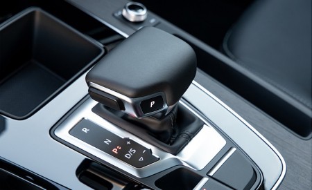 2021 Audi Q5 55 TFSI e quattro PHEV (US-Spec) Central Console Wallpapers 450x275 (37)