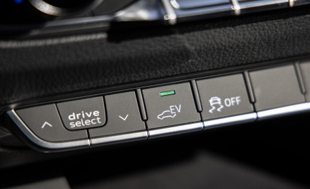 2021 Audi Q5 55 TFSI e quattro PHEV (US-Spec) Central Console Wallpapers 450x275 (38)