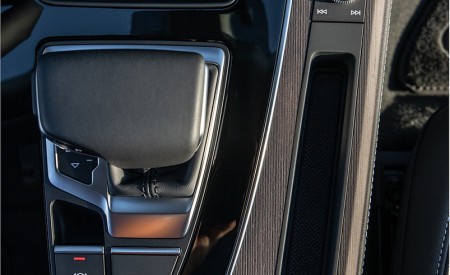 2021 Audi Q5 55 TFSI e quattro PHEV (US-Spec) Central Console Wallpapers 450x275 (40)