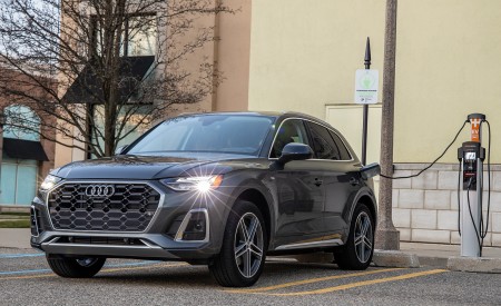 2021 Audi Q5 55 TFSI e quattro PHEV (US-Spec) Charging Wallpapers 450x275 (13)