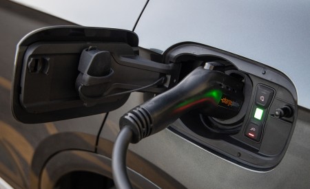 2021 Audi Q5 55 TFSI e quattro PHEV (US-Spec) Charging Wallpapers 450x275 (28)