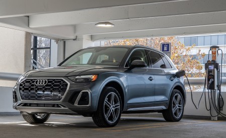 2021 Audi Q5 55 TFSI e quattro PHEV (US-Spec) Charging Wallpapers 450x275 (14)