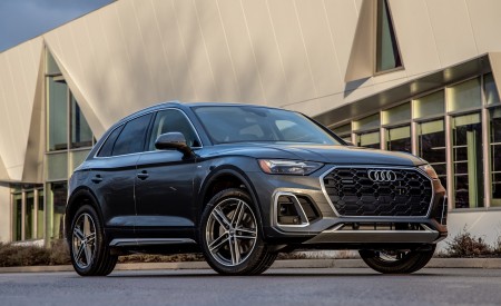 2021 Audi Q5 55 TFSI e quattro PHEV (US-Spec) Front Three-Quarter Wallpapers 450x275 (15)