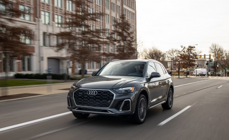2021 Audi Q5 55 TFSI e quattro PHEV (US-Spec) Front Three-Quarter Wallpapers 450x275 (6)