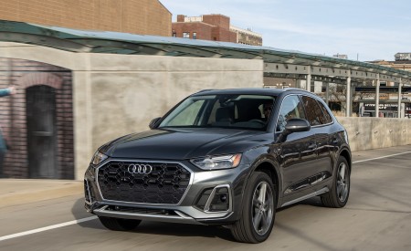 2021 Audi Q5 55 TFSI e quattro PHEV (US-Spec) Front Three-Quarter Wallpapers 450x275 (10)
