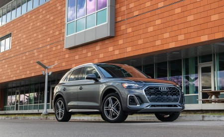 2021 Audi Q5 55 TFSI e quattro PHEV (US-Spec) Front Three-Quarter Wallpapers 450x275 (11)