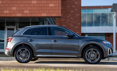 2021 Audi Q5 55 TFSI e quattro PHEV (US-Spec) Side Wallpapers 450x275 (23)