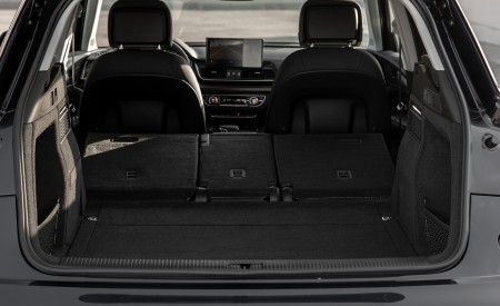 2021 Audi Q5 55 TFSI e quattro PHEV (US-Spec) Trunk Wallpapers 450x275 (51)