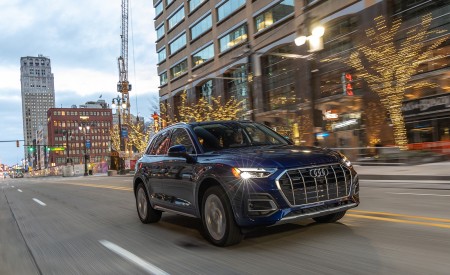 2021 Audi Q5 (US-Spec) Front Three-Quarter Wallpapers 450x275 (2)