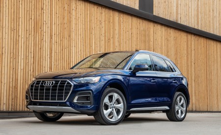 2021 Audi Q5 (US-Spec) Front Three-Quarter Wallpapers 450x275 (18)