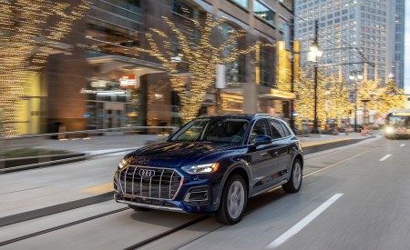 2021 Audi Q5 (US-Spec) Front Three-Quarter Wallpapers  450x275 (3)