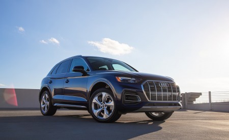 2021 Audi Q5 (US-Spec) Front Three-Quarter Wallpapers 450x275 (19)