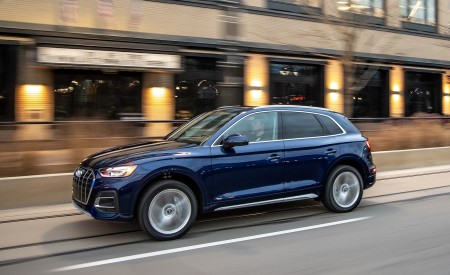 2021 Audi Q5 (US-Spec) Front Three-Quarter Wallpapers 450x275 (5)