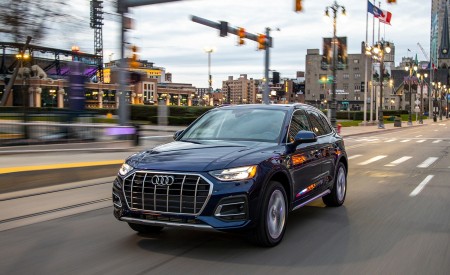 2021 Audi Q5 (US-Spec) Front Three-Quarter Wallpapers 450x275 (8)