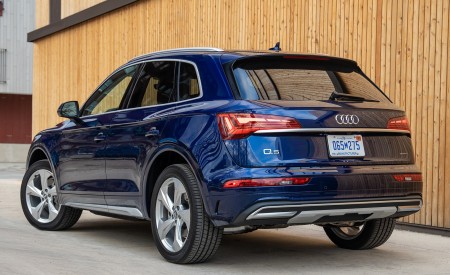 2021 Audi Q5 (US-Spec) Rear Three-Quarter Wallpapers 450x275 (20)