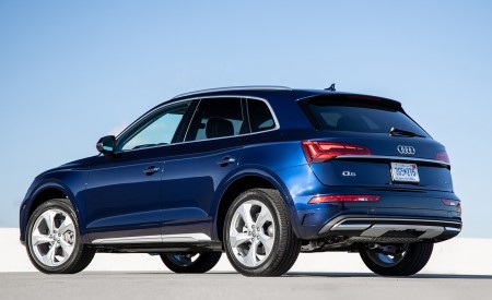 2021 Audi Q5 (US-Spec) Rear Three-Quarter Wallpapers 450x275 (21)