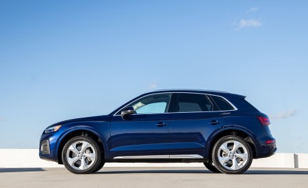 2021 Audi Q5 (US-Spec) Side Wallpapers 450x275 (22)