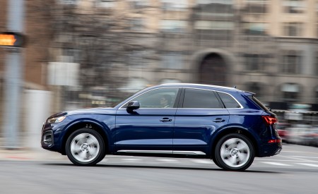2021 Audi Q5 (US-Spec) Side Wallpapers 450x275 (16)