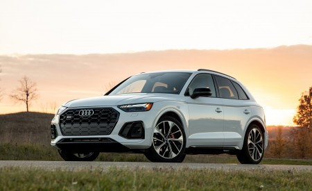 2021 Audi SQ5 (US-Spec) Front Three-Quarter Wallpapers 450x275 (26)