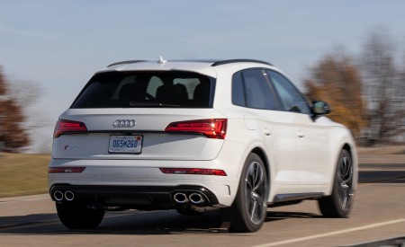 2021 Audi SQ5 (US-Spec) Rear Three-Quarter Wallpapers 450x275 (17)