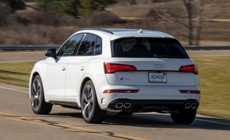 2021 Audi SQ5 (US-Spec) Rear Three-Quarter Wallpapers 450x275 (18)