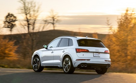 2021 Audi SQ5 (US-Spec) Rear Three-Quarter Wallpapers 450x275 (12)
