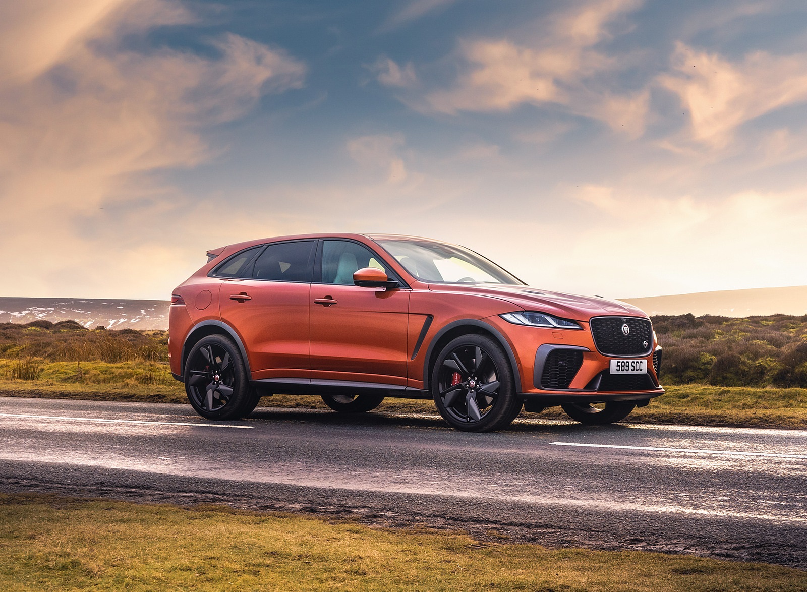 2021 Jaguar F-PACE SVR (Color: Atacama Orange) Front Three-Quarter Wallpapers #48 of 125