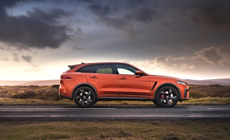 2021 Jaguar F-PACE SVR (Color: Atacama Orange) Side Wallpapers 450x275 (70)