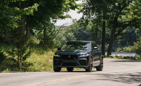 2021 Jaguar F-PACE SVR (Color: British Racing Green) Front Wallpapers 450x275 (3)