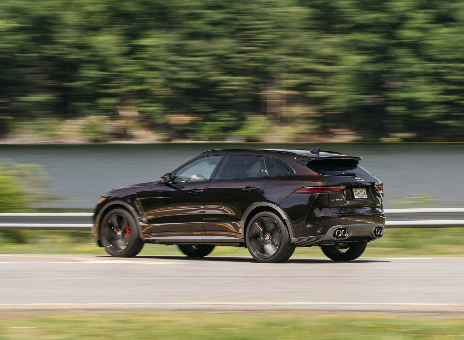 2021 Jaguar F-PACE SVR (Color: Desire Deep Red) Rear Three-Quarter Wallpapers (6)