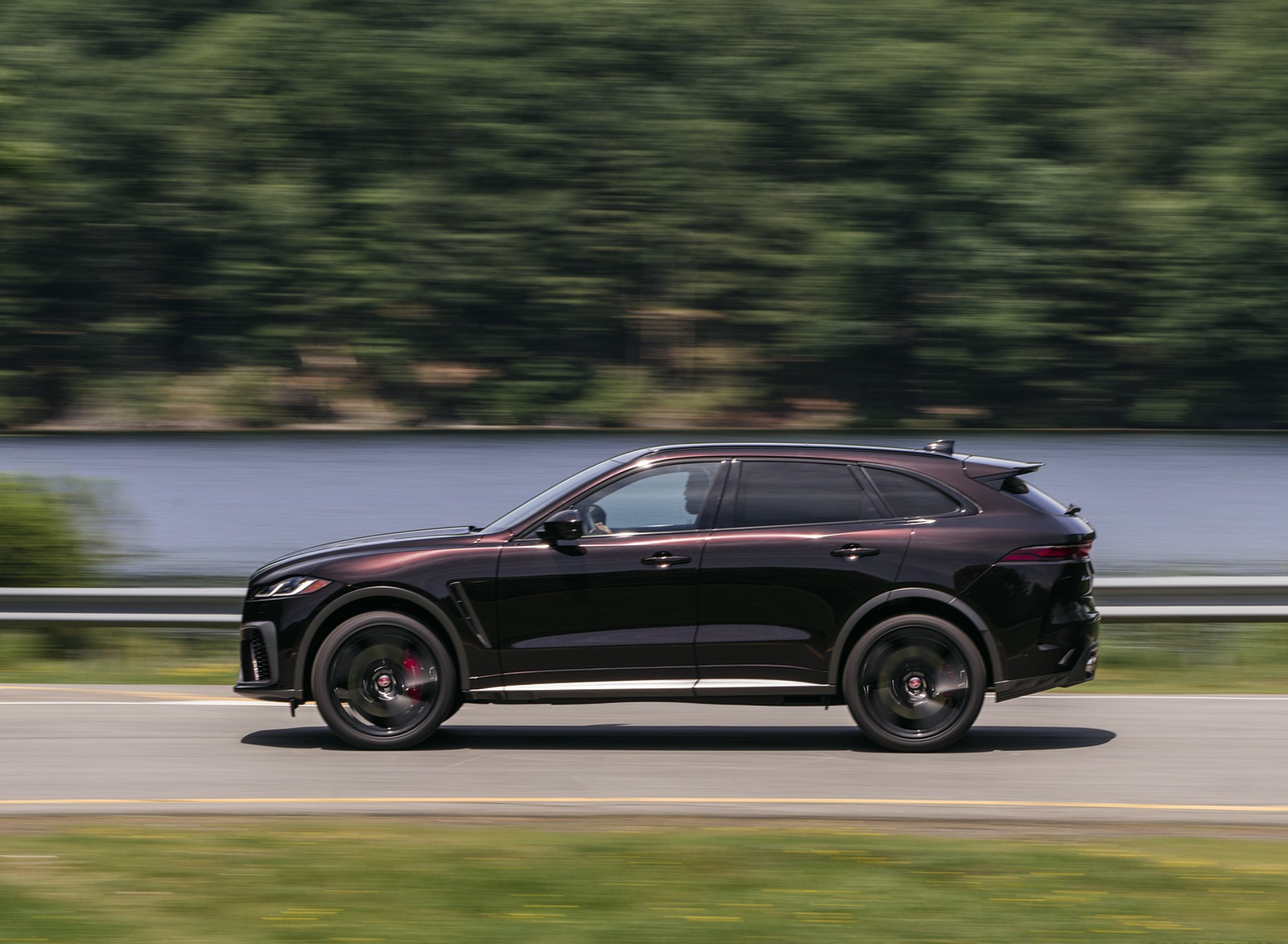 2021 Jaguar F-PACE SVR (Color: Desire Deep Red) Side Wallpapers (7)