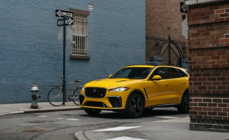2021 Jaguar F-PACE SVR (Color: Sorrento Yellow) Front Three-Quarter Wallpapers 450x275 (13)