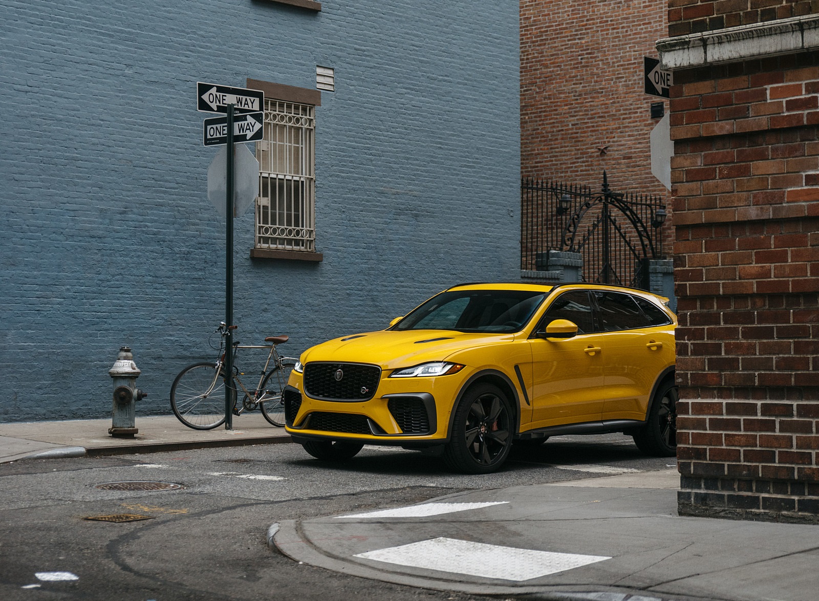 2021 Jaguar F-PACE SVR (Color: Sorrento Yellow) Front Three-Quarter Wallpapers (13)