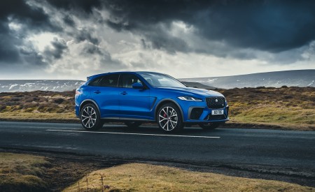 2021 Jaguar F-PACE SVR (Color: Velocity Blue) Front Three-Quarter Wallpapers  450x275 (39)