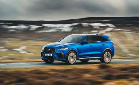 2021 Jaguar F-PACE SVR (Color: Velocity Blue) Front Three-Quarter Wallpapers 450x275 (40)