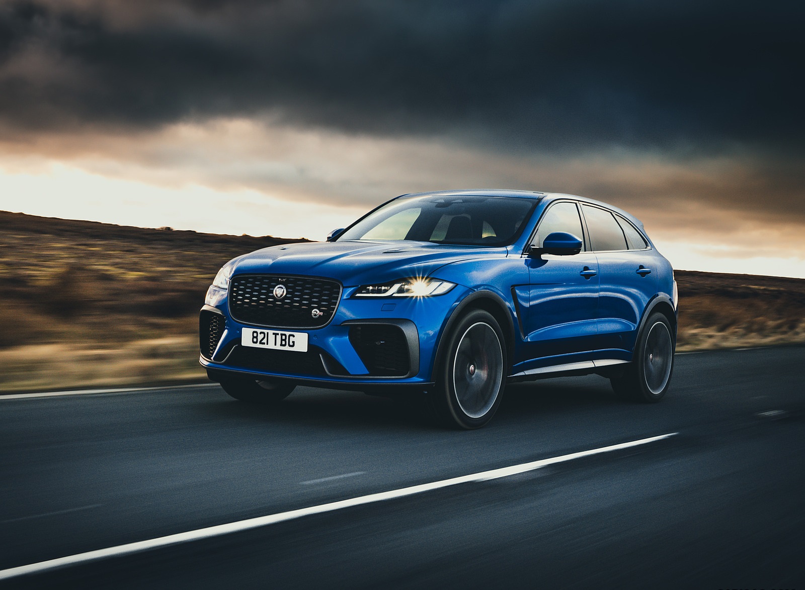 2021 Jaguar F-PACE SVR (Color: Velocity Blue) Front Three-Quarter Wallpapers (8)
