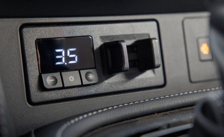 2021 Nissan Armada Central Console Wallpapers 450x275 (26)