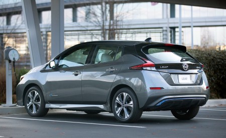2021 Nissan LEAF Rear Three-Quarter Wallpapers 450x275 (2)