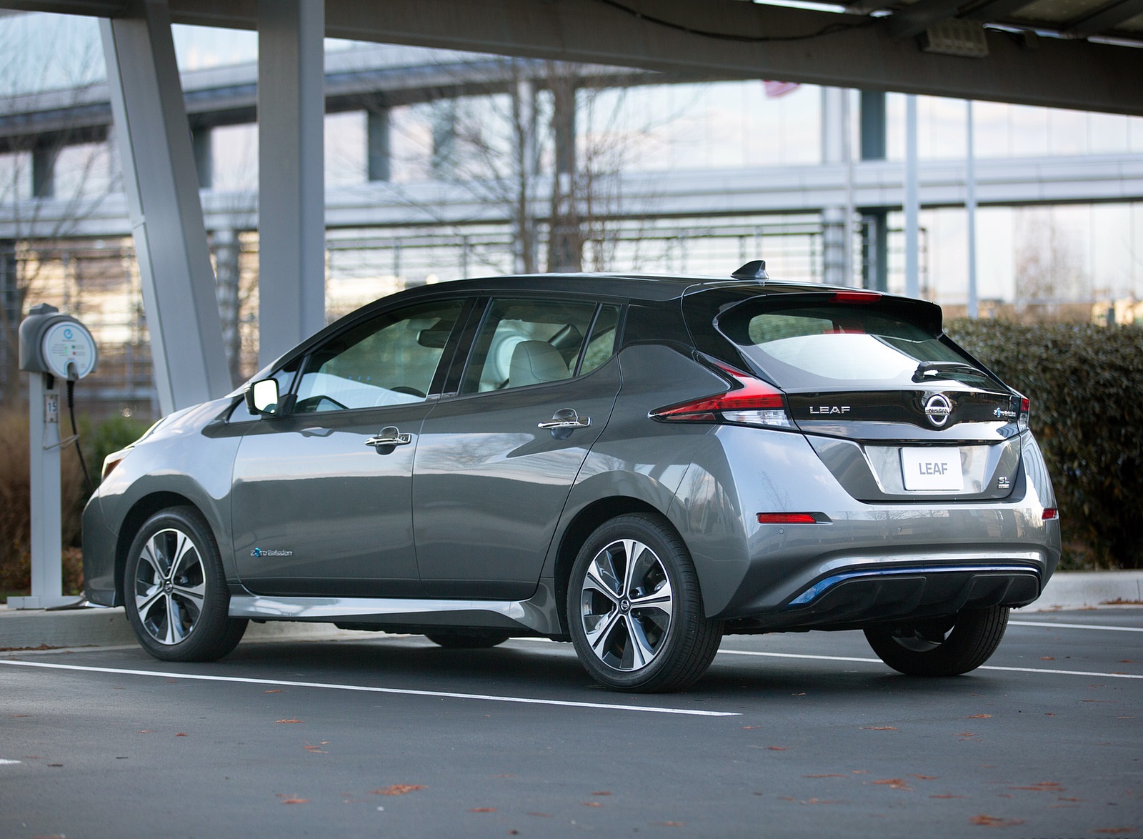 2021 Nissan LEAF Rear Three-Quarter Wallpapers (2)