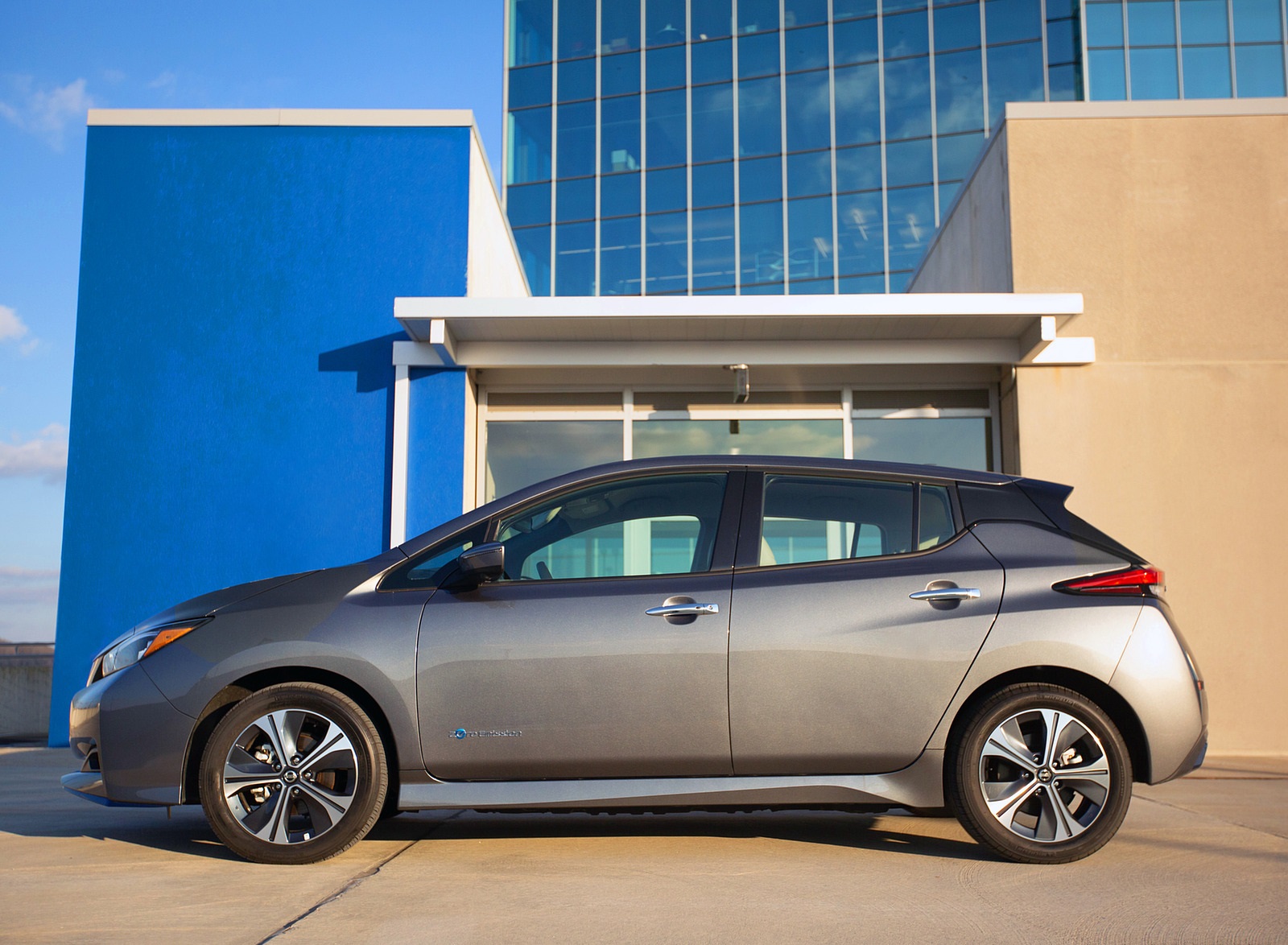 2021 Nissan LEAF Side Wallpapers (6)